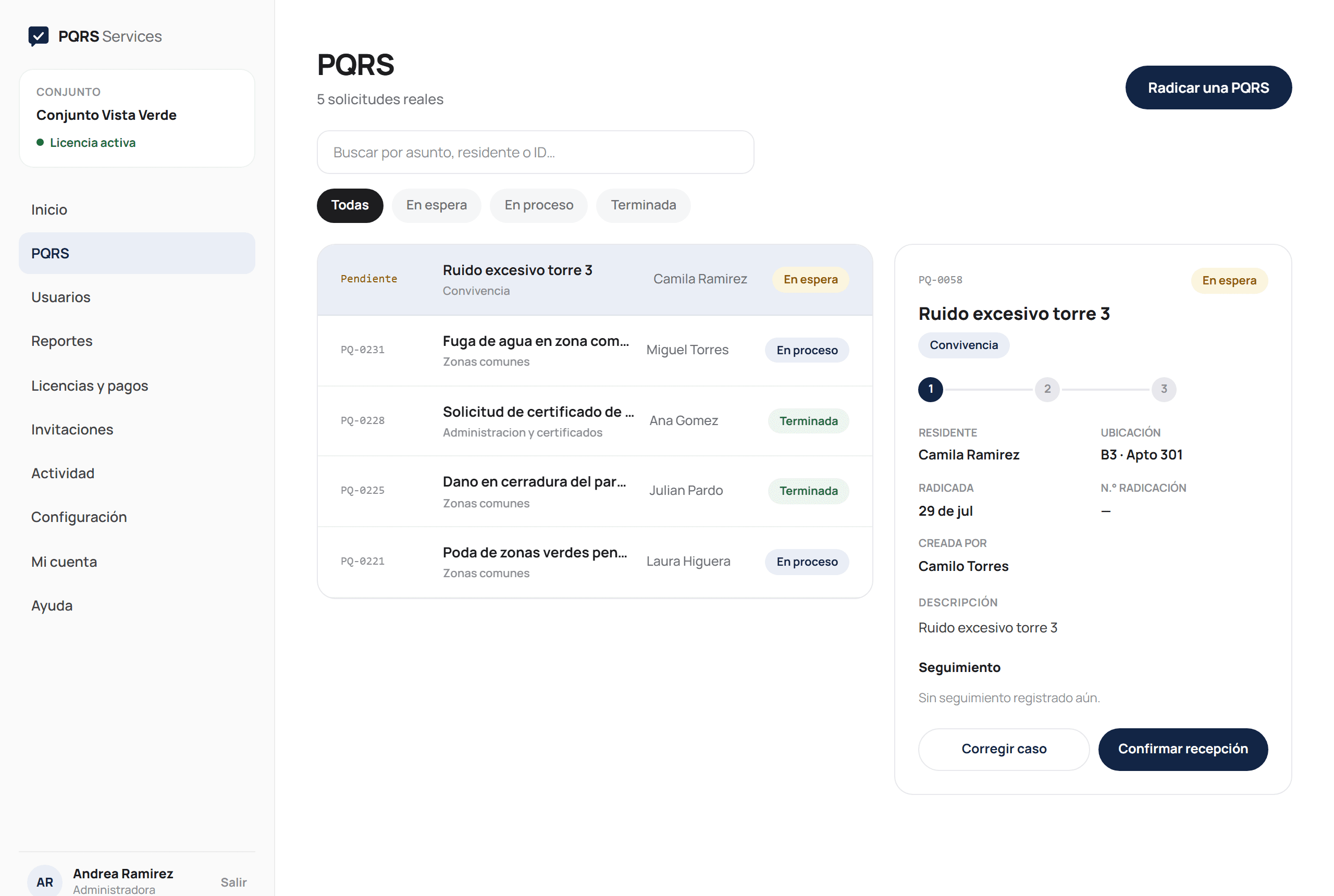 Panel de administración de PQRS Services mostrando la lista de solicitudes de un conjunto y el detalle de una de ellas